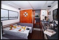  Vacation Hub International | Old Willow Houseboat Charters Facilities