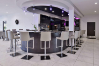  Vacation Hub International | Clarion Inn & Suites Across From Universal Orlando Resort Facilities