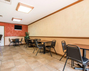 Vacation Hub International | Rodeway Inn Convention Center Facilities