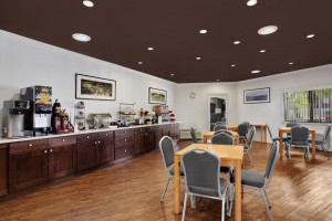  Vacation Hub International | Ramada by Wyndham Torrance Facilities