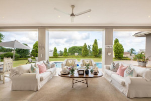  Vacation Hub International | Woodbury House Facilities
