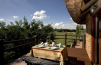  Vacation Hub International | Airport Game Lodge Food