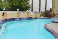  Vacation Hub International | Comfort Suites Galleria Food