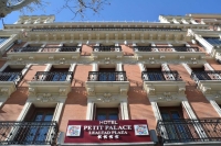  Vacation Hub International | Petit Palace Lealtad Plaza Food
