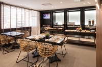  Vacation Hub International | Dom Carlos Park Food