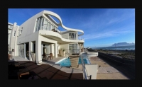  Vacation Hub International | Oceansnest Beachfront Guesthouse Food