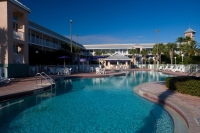  Vacation Hub International | Clarion Suites Maingate Food