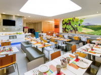  Vacation Hub International | Ibis Styles Madrid Prado Hotel Food