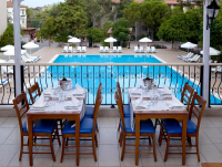  Vacation Hub International | Armas Bella Sun Food