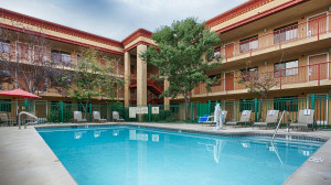  Vacation Hub International | Best Western Plus Orchid Hotel & Suites Food