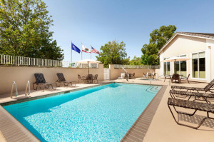  Vacation Hub International | Hilton Garden Inn Roseville Food