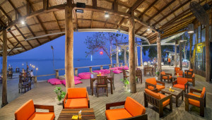  Vacation Hub International | Bar and Bed Resort @ Samed Food