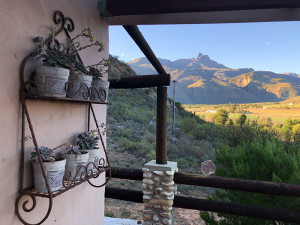  Vacation Hub International | Oaksrest Vineyards Guest Farm - Chenin Blanc Cottage Food