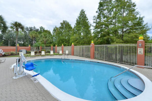  Vacation Hub International | Quality Inn & Suites Near the Theme Parks Food