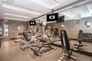  Vacation Hub International | Sandman Hotel Oakville Food