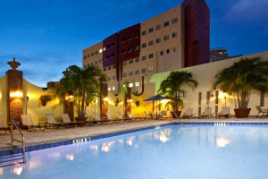  Vacation Hub International | Holiday Inn Port Of Miami-Downtown Food