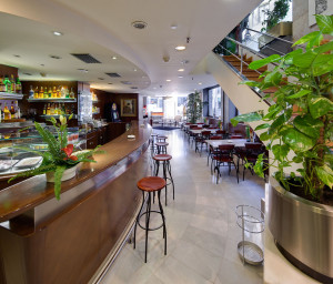  Vacation Hub International | Hotel Suizo Food