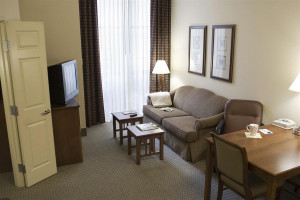  Vacation Hub International | Staybridge Suites Memphis - Popular Avenue East Food