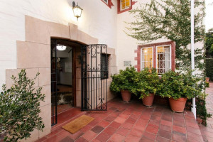  Vacation Hub International | Brooklyn Manor Food