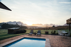  Vacation Hub International | The Log Cabin Lodge Food