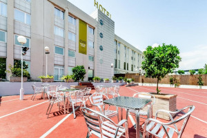  Vacation Hub International | Exe Parc del Vallés Food