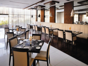  Vacation Hub International | Mövenpick Hotel Apartments Al Mamzar Dubai Food