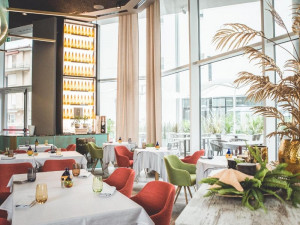  Vacation Hub International | J44 Lifestyle Hotel Food