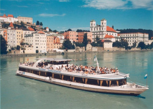  Vacation Hub International | AMEDIA Express Passau Food