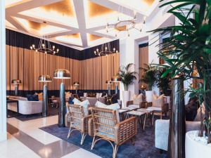  Vacation Hub International | Cadillac Hotel & Beach Club Food