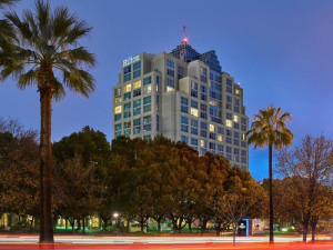  Vacation Hub International | Hilton Los Angeles North-Glendale & Executive Meeting Cente Food