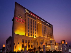  Vacation Hub International | Crowne Plaza New Delhi Okhla, an IHG Hotel Food