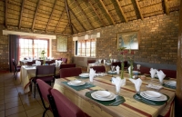  Vacation Hub International | Airport Game Lodge Lobby