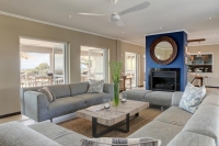  Vacation Hub International | Abalone Lodge Lobby