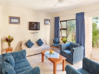  Vacation Hub International | Palm Park Lobby