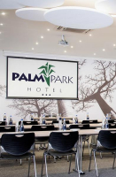  Vacation Hub International | Palm Park Hotel Lobby