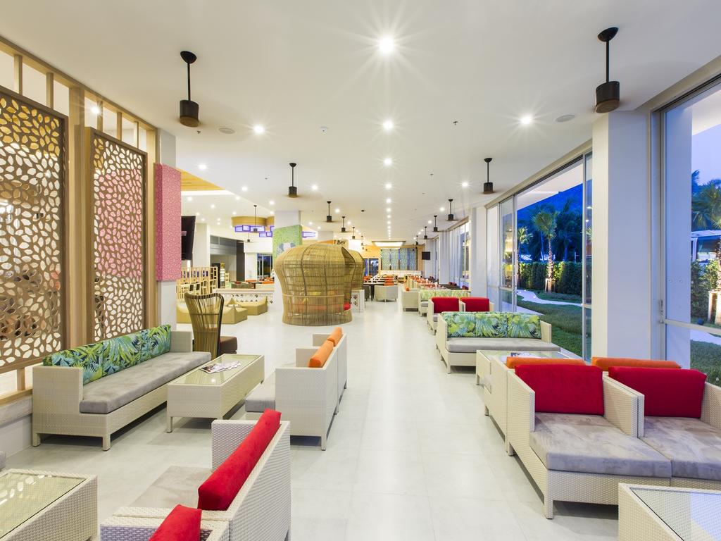  Vacation Hub International | Ramada Phuket Deevana Hotel Lobby