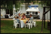  Vacation Hub International | Old Willow Houseboat Charters Lobby