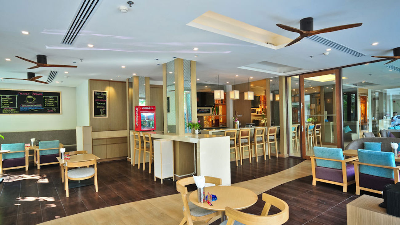 Vacation Hub International | The Ashlee Plaza Patong Hotel and Spa Lobby