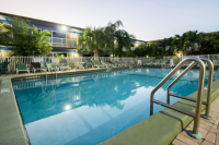  Vacation Hub International | Rodeway Inn & Suites Airport/Cruise Port Lobby
