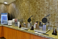  Vacation Hub International | Comfort Inn & Suites Convention Centre Lobby