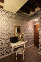  Vacation Hub International | Bridge Hotel Venice Lobby