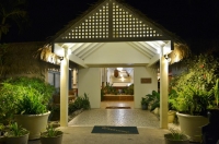  Vacation Hub International | Club Raro Resort Lobby