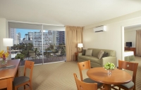  Vacation Hub International | Pearl Hotel Waikiki Lobby