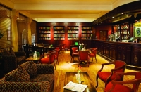  Vacation Hub International | The Everglades Hotel Lobby