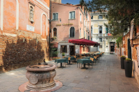 Vacation Hub International | Hotel Tintoretto Lobby