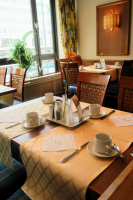  Vacation Hub International | Hotel Daniel Lobby