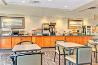  Vacation Hub International | Wingate by Wyndham Cincinnati / Blue Ash Lobby