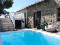  Vacation Hub International | The Cove Guesthouse Lobby