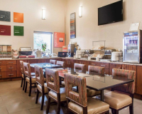  Vacation Hub International | Comfort Suites Buffalo Airport Lobby