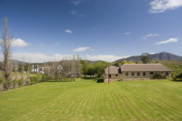  Vacation Hub International | Manley Wine Lodge Lobby
